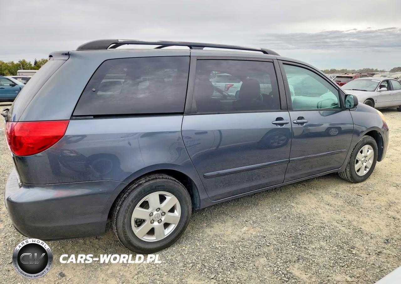 2010 Toyota Sienna Le 7-Passenger VIN:5TDKK4CC3AS325806 - 3