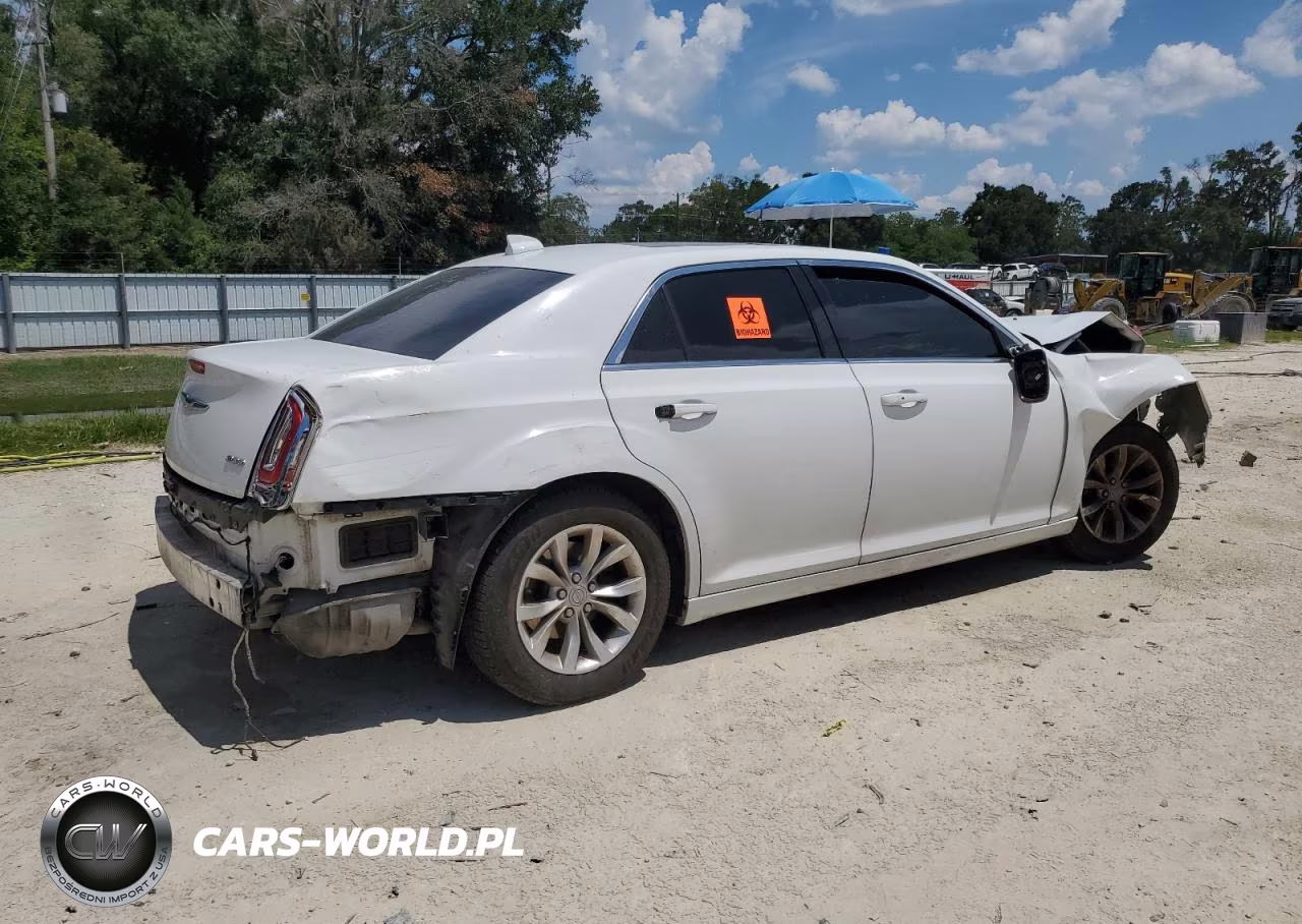 2016 Chrysler 300 Limited VIN:2C3CCAAG9GH261272 - 3