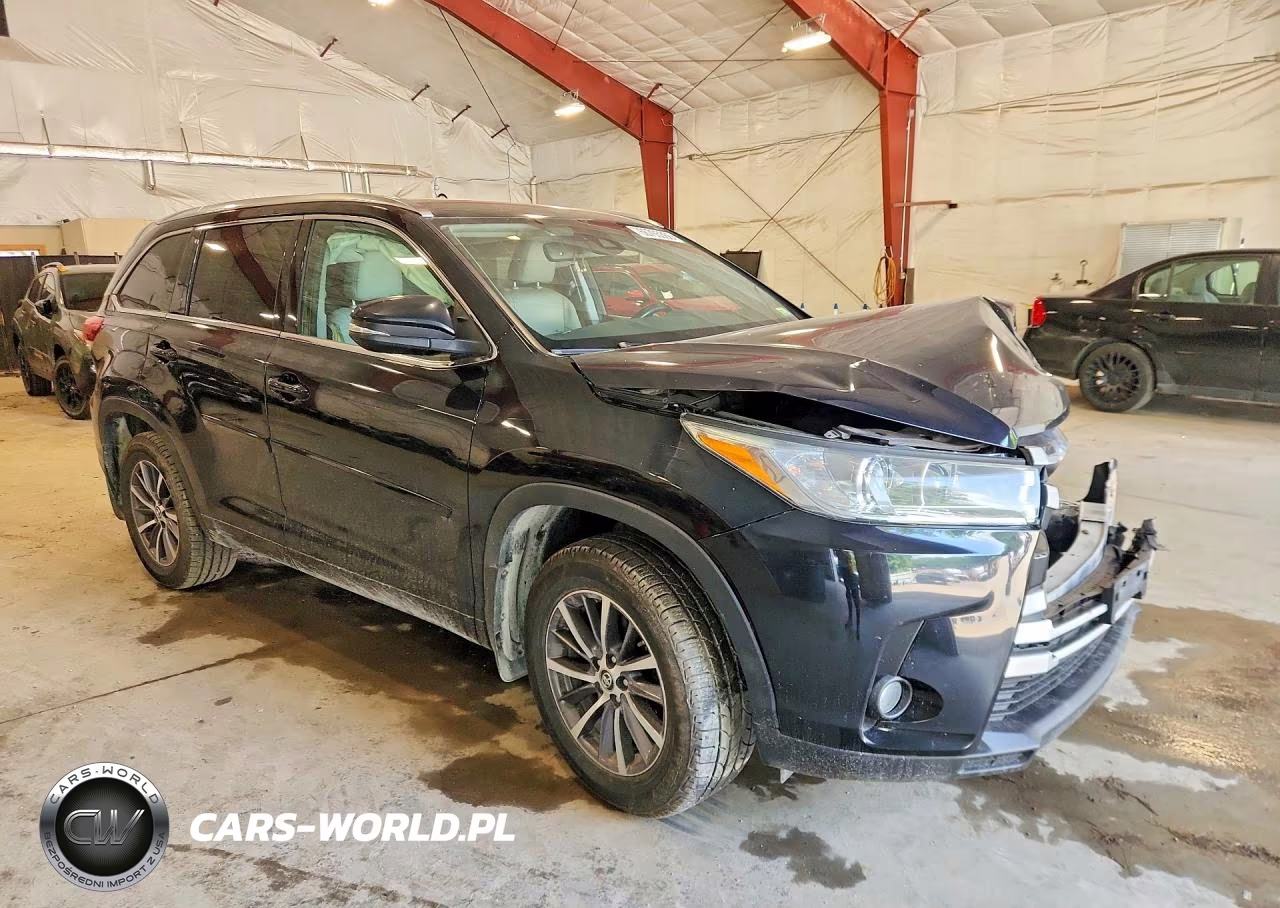 2018 Toyota Highlander Xle VIN:5TDJZRFH4JS894174 - 4