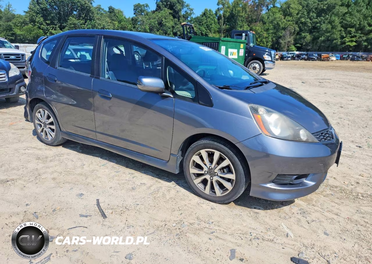 2013 Honda Fit Sport VIN:JHMGE8H55DC051026 - 4