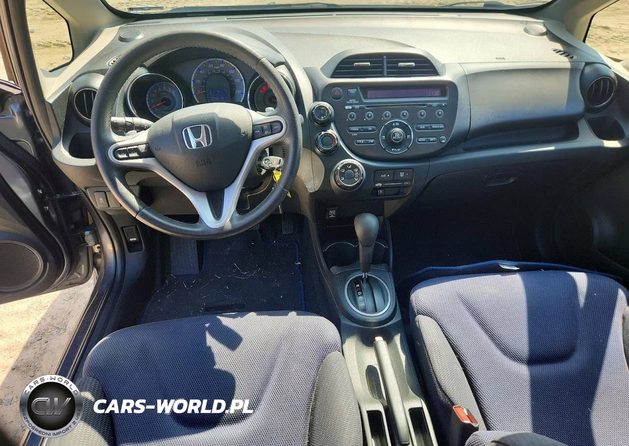 2013 Honda Fit Sport VIN:JHMGE8H55DC051026 - 8