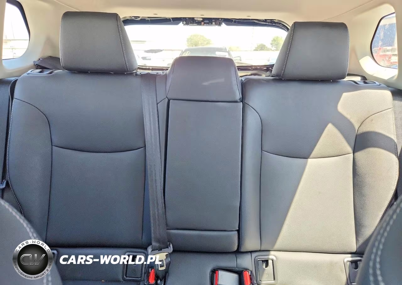 2026 Toyota Corolla Cross Xle VIN:7MUDAAAGXTV191868 - 10