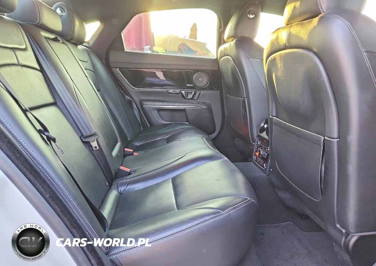 2015 Jaguar Xj VIN:SAJWA1CZ8F8V86563 - 10