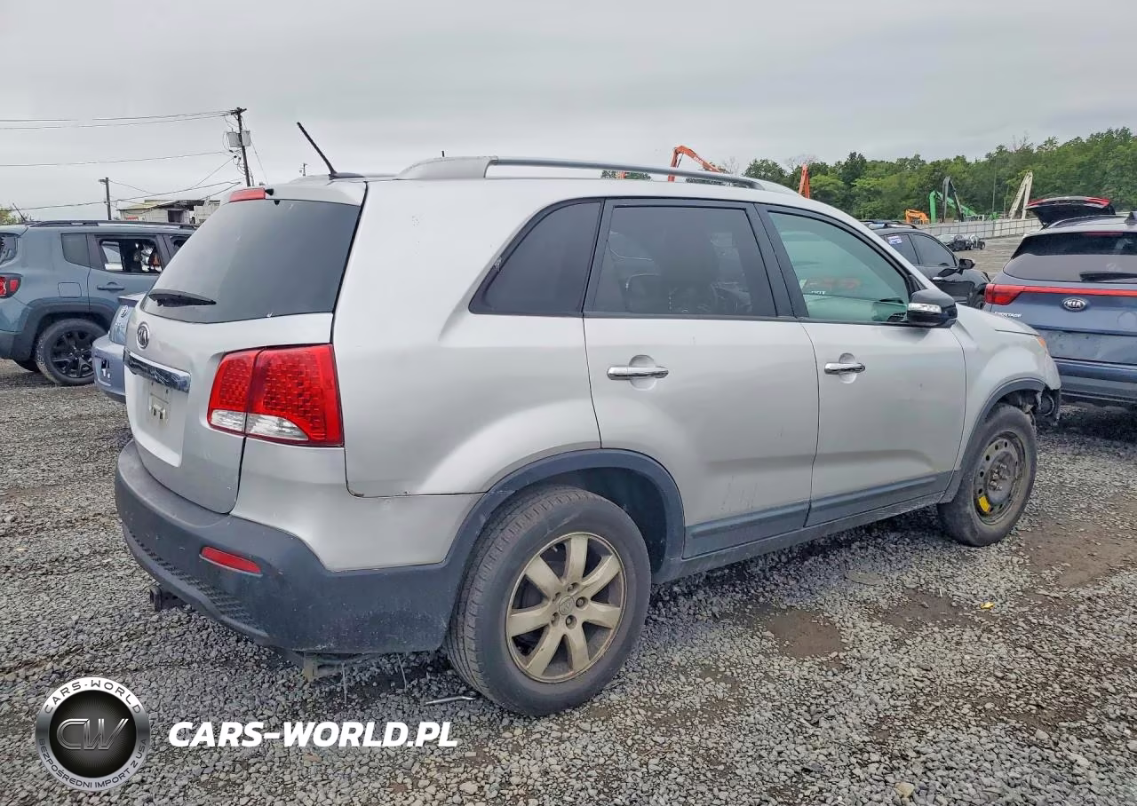 2013 Kia Sorento Lx VIN:5XYKT3A61DG423142 - 3