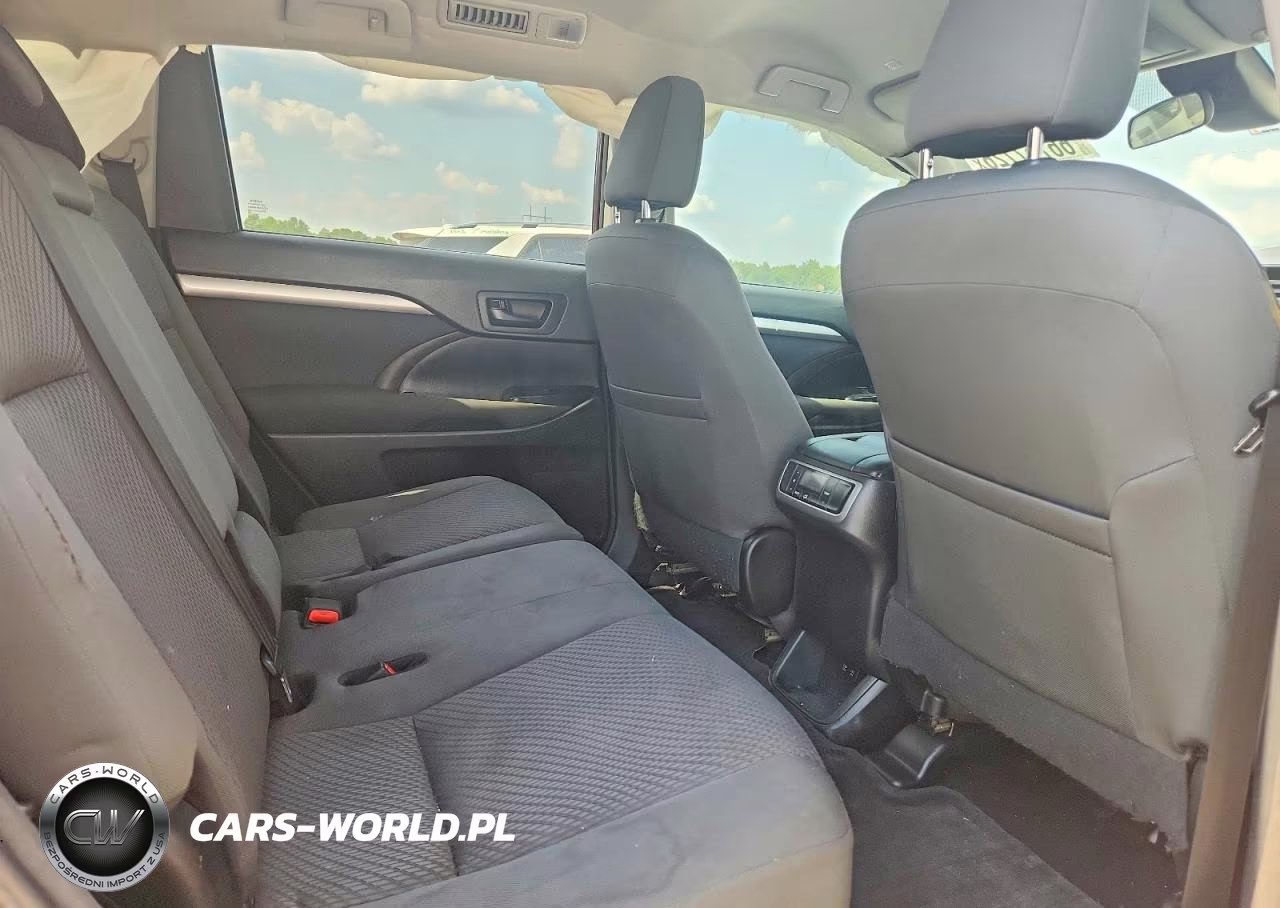 2018 Toyota Highlander Le VIN:5TDZARFH6JS041124 - 11