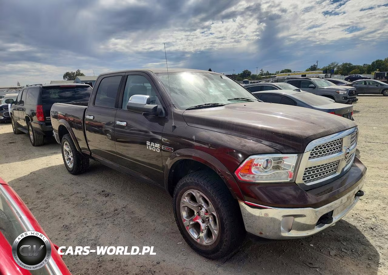 2015 Ram 1500 Laramie VIN:1C6RR7VM2FS541069 - 4