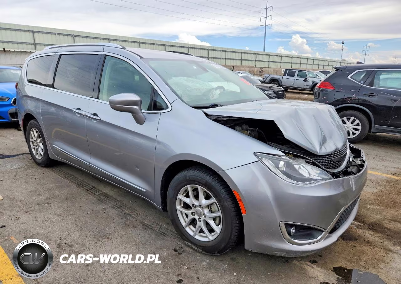 2020 Chrysler Pacifica Touring L VIN:2C4RC1BG5LR139937 - 4