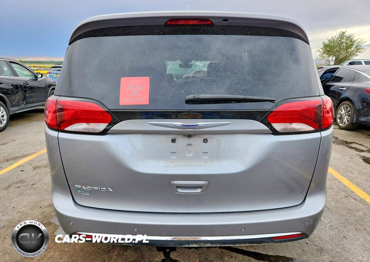 2020 Chrysler Pacifica Touring L VIN:2C4RC1BG5LR139937 - 6