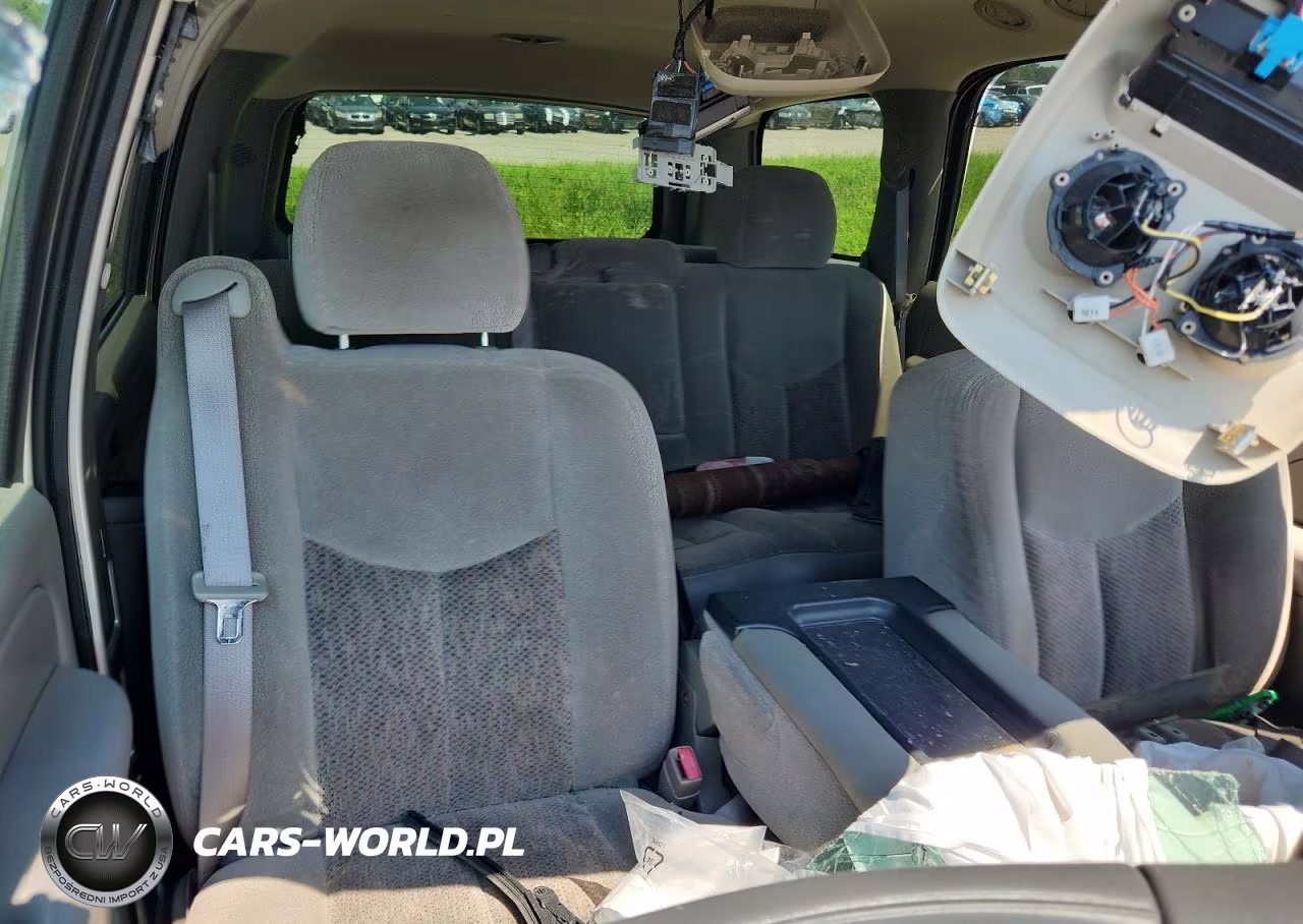 2004 Chevrolet Tahoe C1500 VIN:1GNEC13V74R125869 - 10