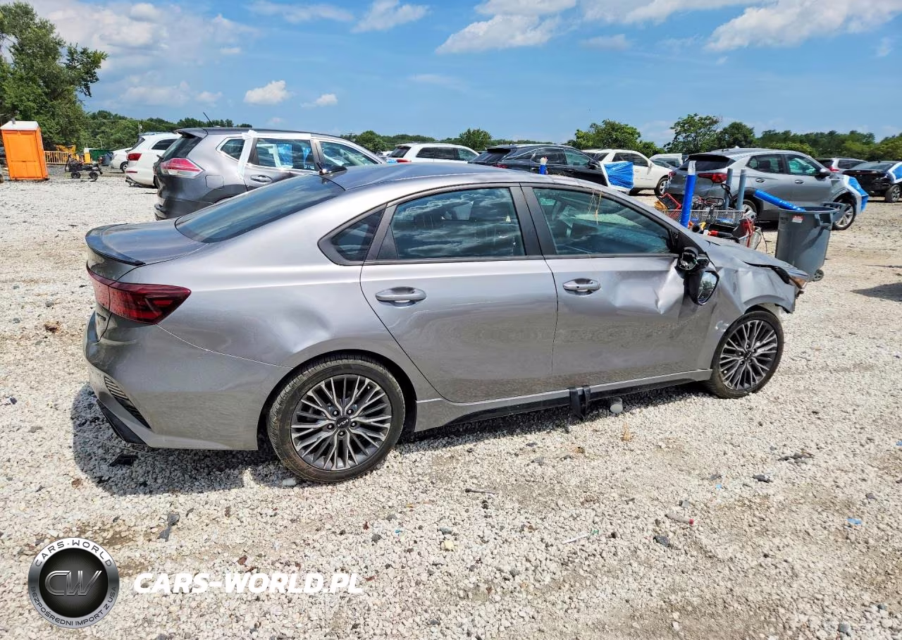 2023 Kia Forte Gt Line VIN:3KPF54AD2PE562584 - 3