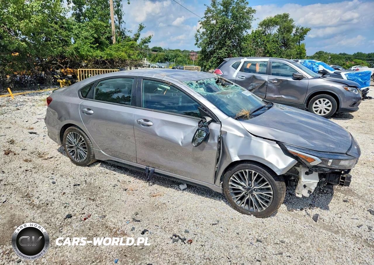2023 Kia Forte Gt Line VIN:3KPF54AD2PE562584 - 4