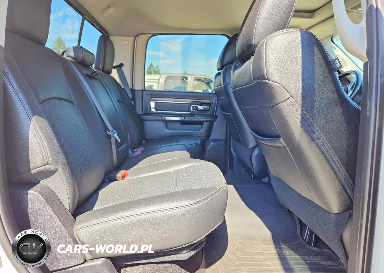 2016 Ram 2500 Laramie VIN:3C6UR5FJ9GG223915 - 10
