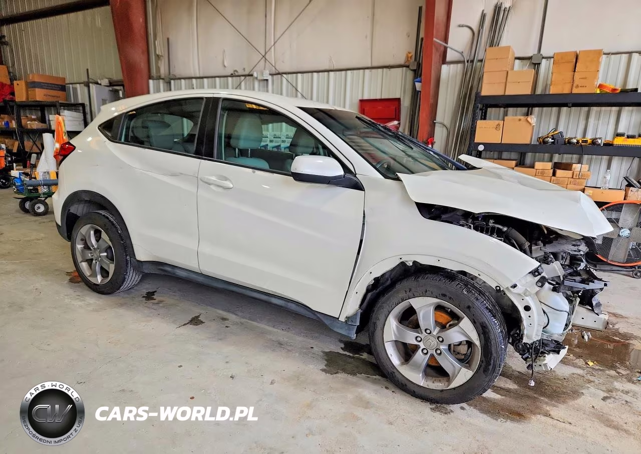 2018 Honda Hr-V Lx VIN:3CZRU5H37JM716927 - 4