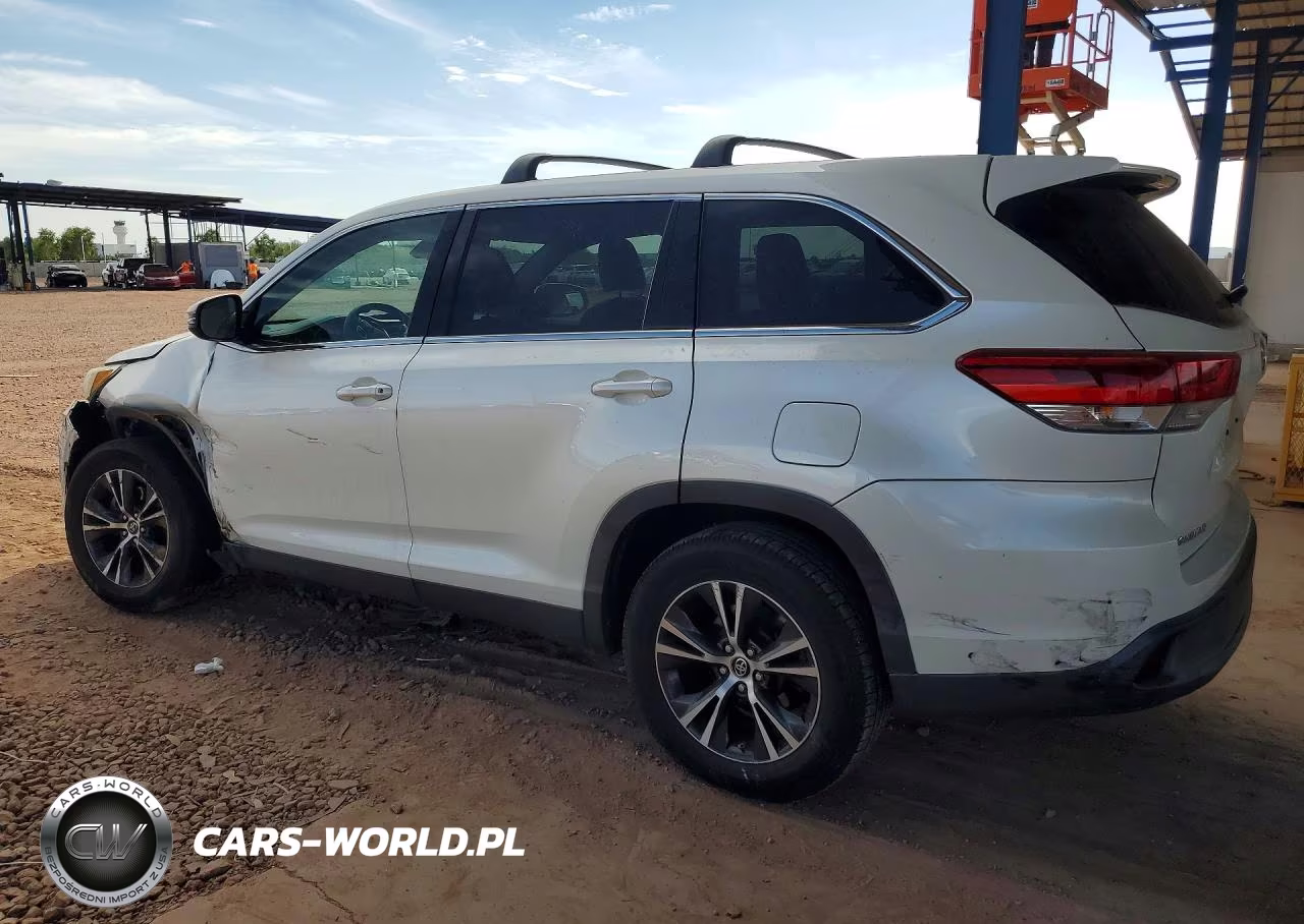 2019 Toyota Highlander Le VIN:5TDZARFH2KS046029 - 2
