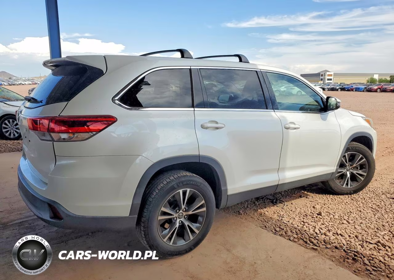 2019 Toyota Highlander Le VIN:5TDZARFH2KS046029 - 3