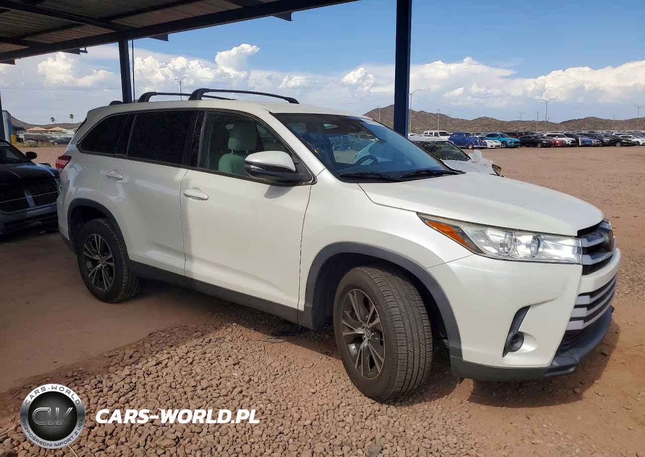 2019 Toyota Highlander Le VIN:5TDZARFH2KS046029 - 4