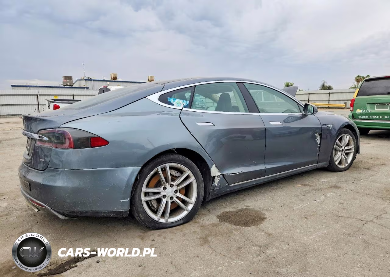 2013 Tesla Model S VIN:5YJSA1CNXDFP28886 - 3