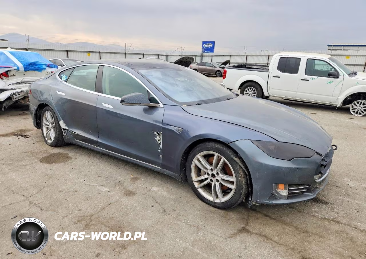 2013 Tesla Model S VIN:5YJSA1CNXDFP28886 - 4