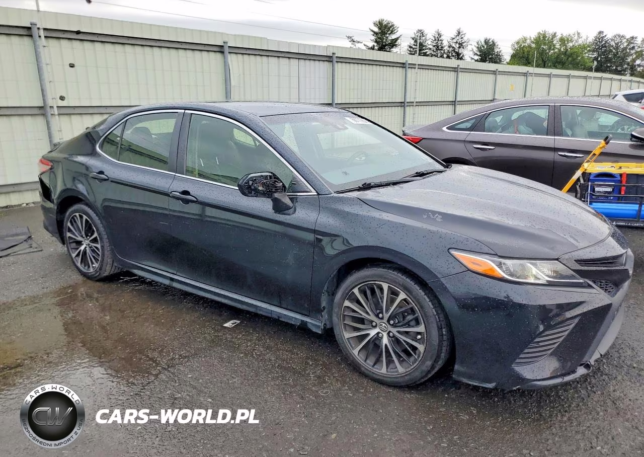 2018 Toyota Camry Se VIN:JTNB11HK5J3005448 - 4