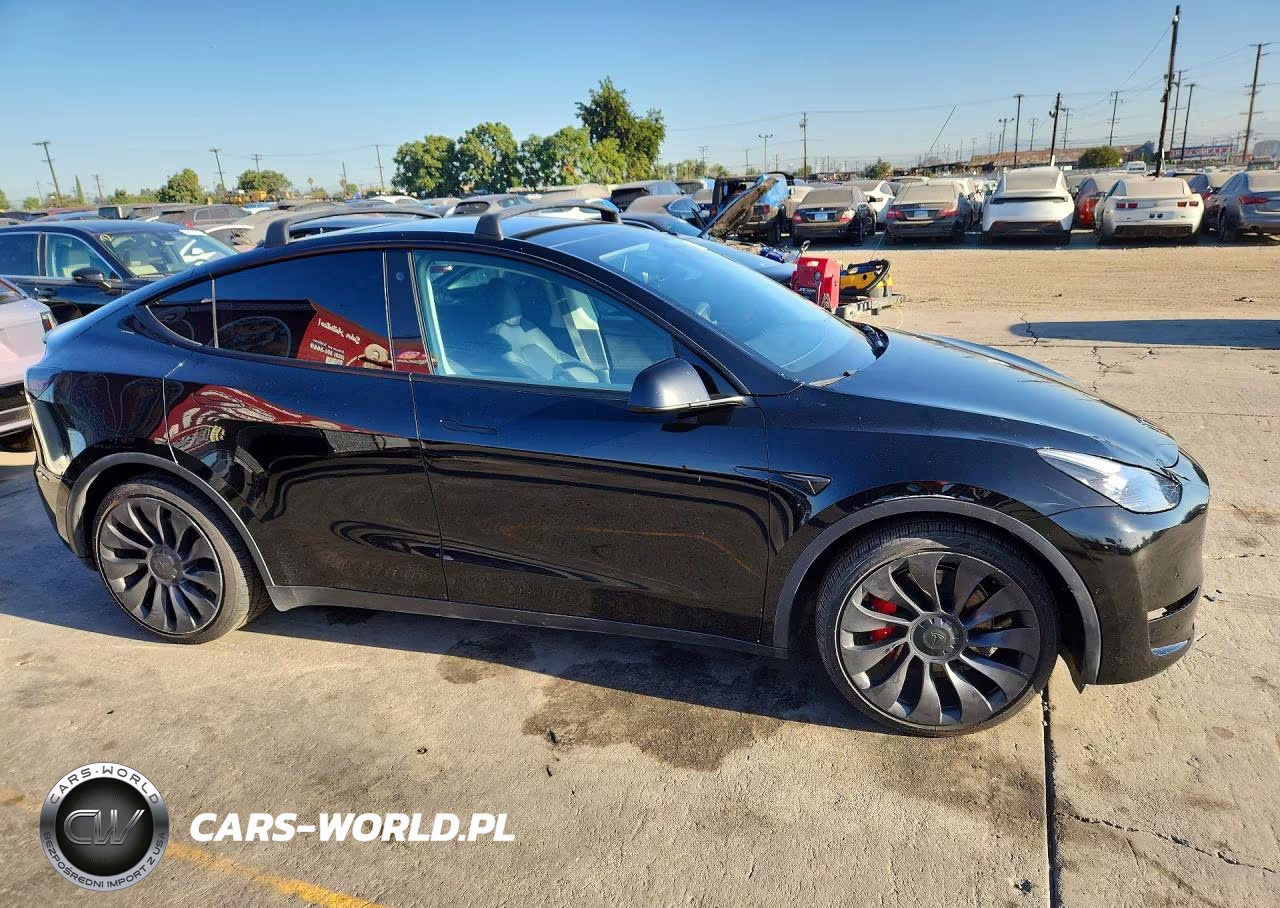 2021 Tesla Model Y VIN:5YJYGDEF5MF216081 - 4