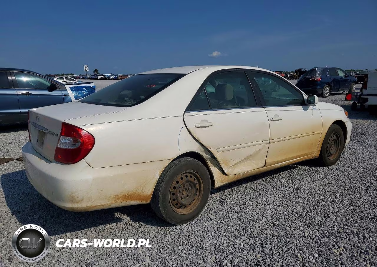 2002 Toyota Camry Le VIN:JTDBE32K820103664 - 3