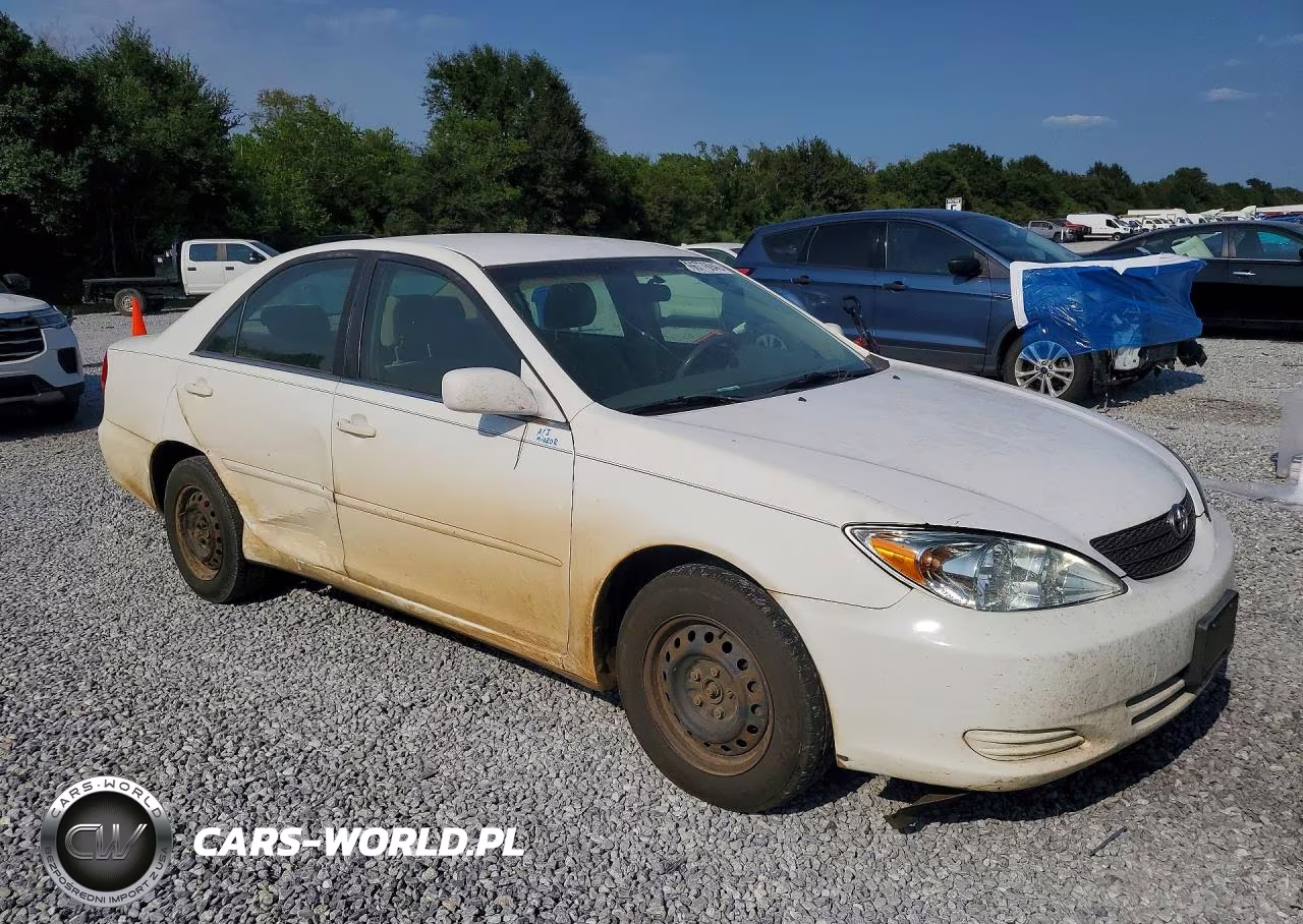 2002 Toyota Camry Le VIN:JTDBE32K820103664 - 4