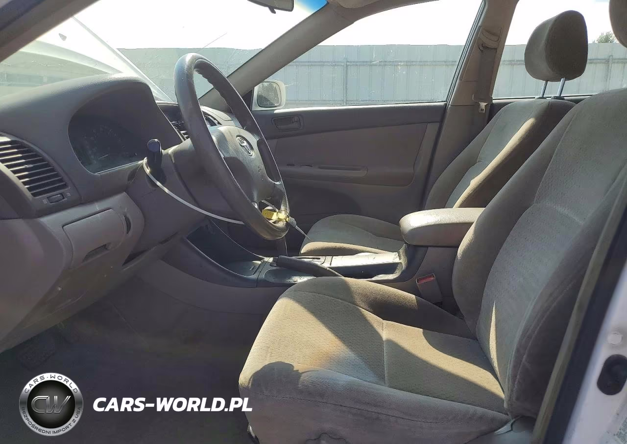 2002 Toyota Camry Le VIN:JTDBE32K820103664 - 7