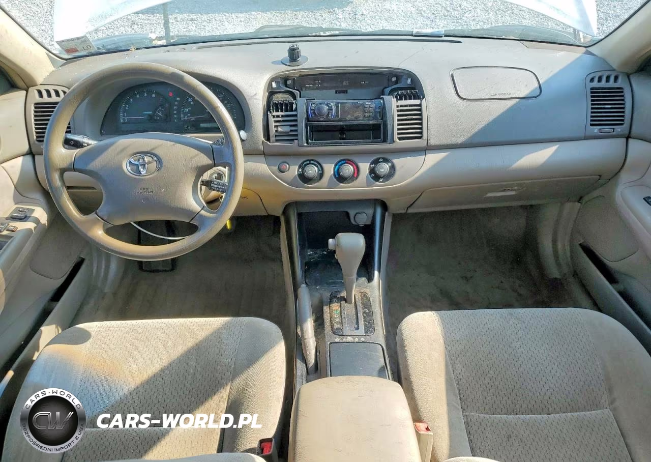 2002 Toyota Camry Le VIN:JTDBE32K820103664 - 8