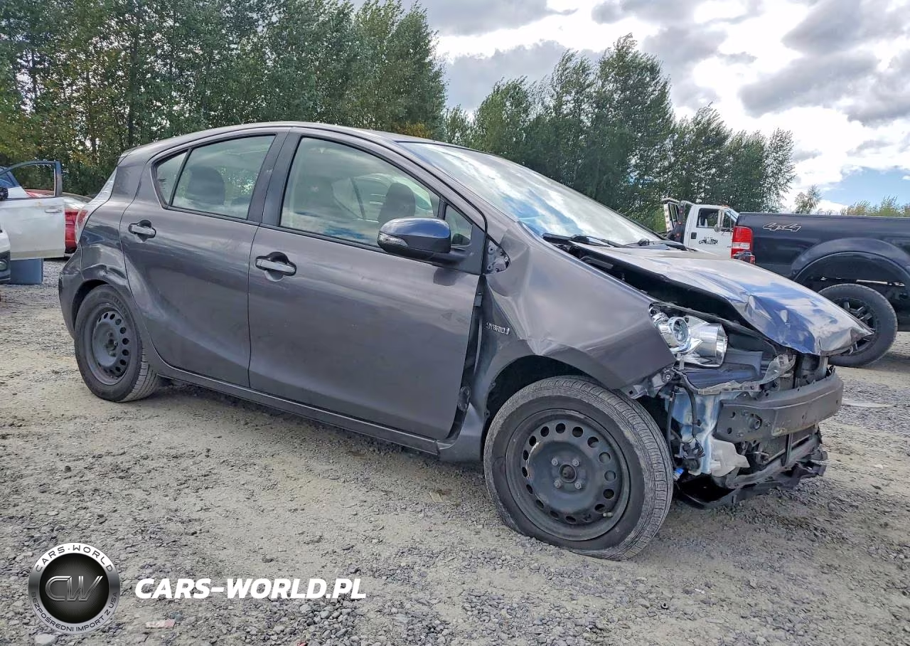 2014 Toyota Prius C Two VIN:JTDKDTB39E1572756 - 4