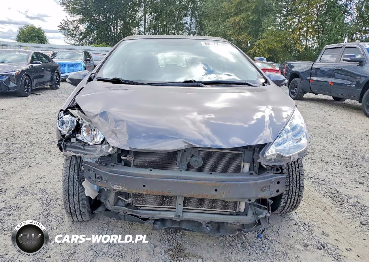 2014 Toyota Prius C Two VIN:JTDKDTB39E1572756 - 5