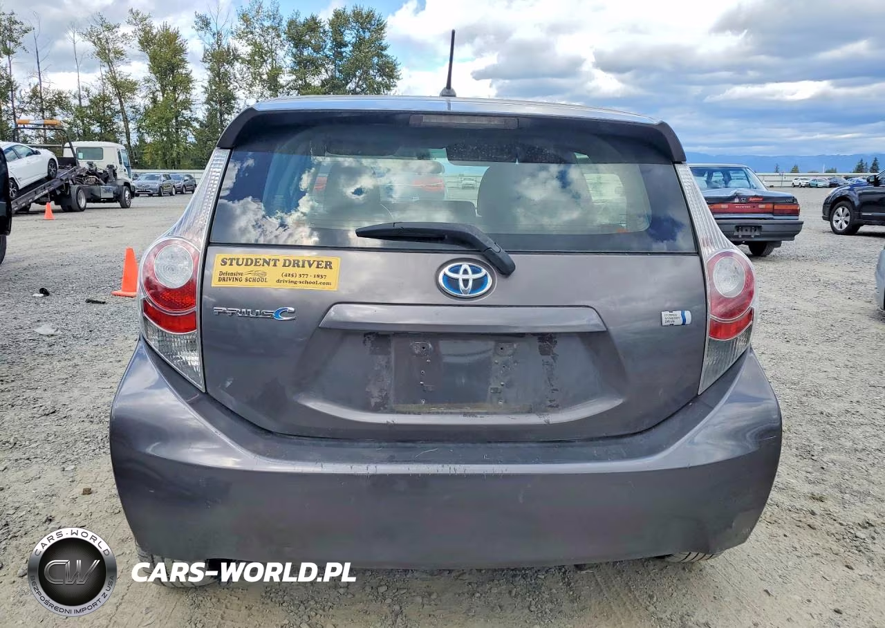 2014 Toyota Prius C Two VIN:JTDKDTB39E1572756 - 6