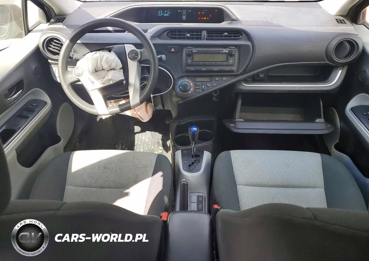 2014 Toyota Prius C Two VIN:JTDKDTB39E1572756 - 8
