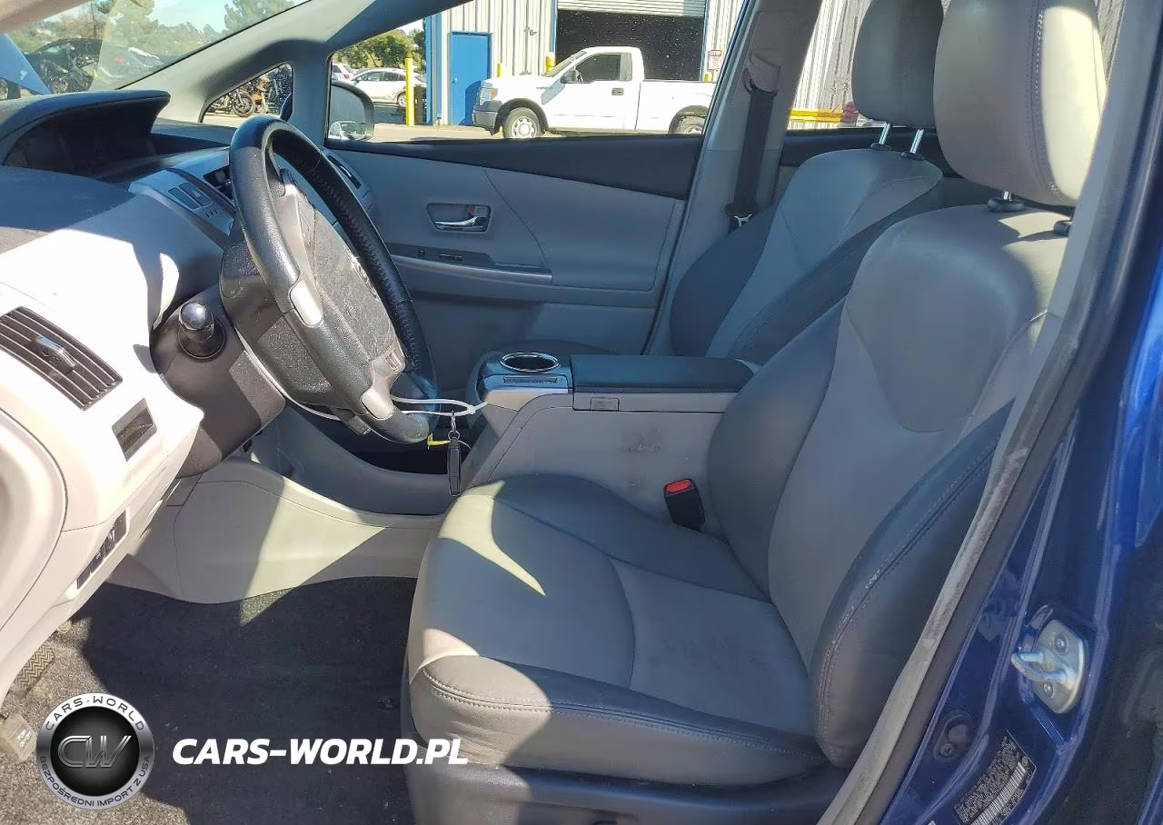 2017 Toyota Prius V Four VIN:JTDZN3EU1HJ063197 - 7
