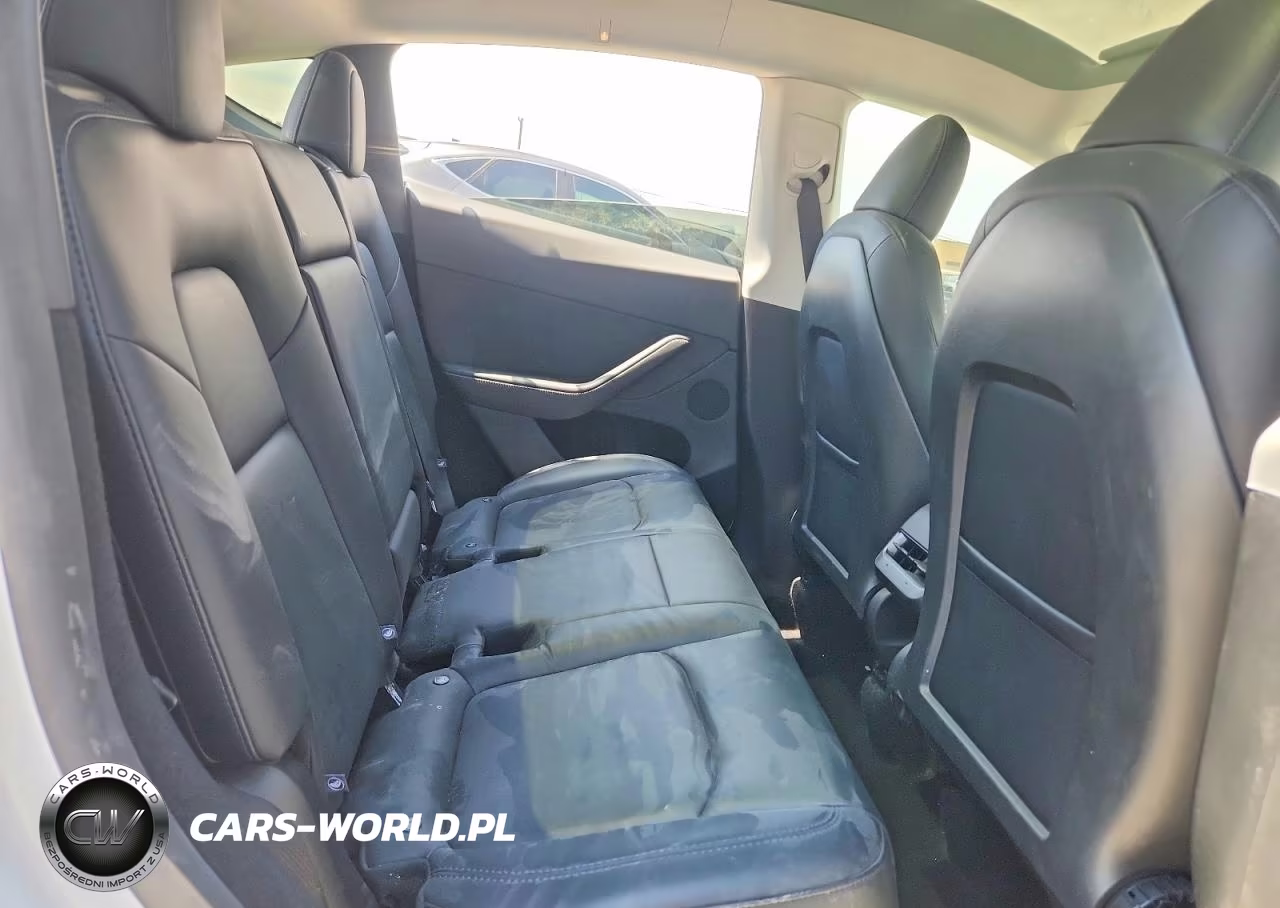 2025 Tesla Model Y VIN:7SAYGDED1SA378818 - 10