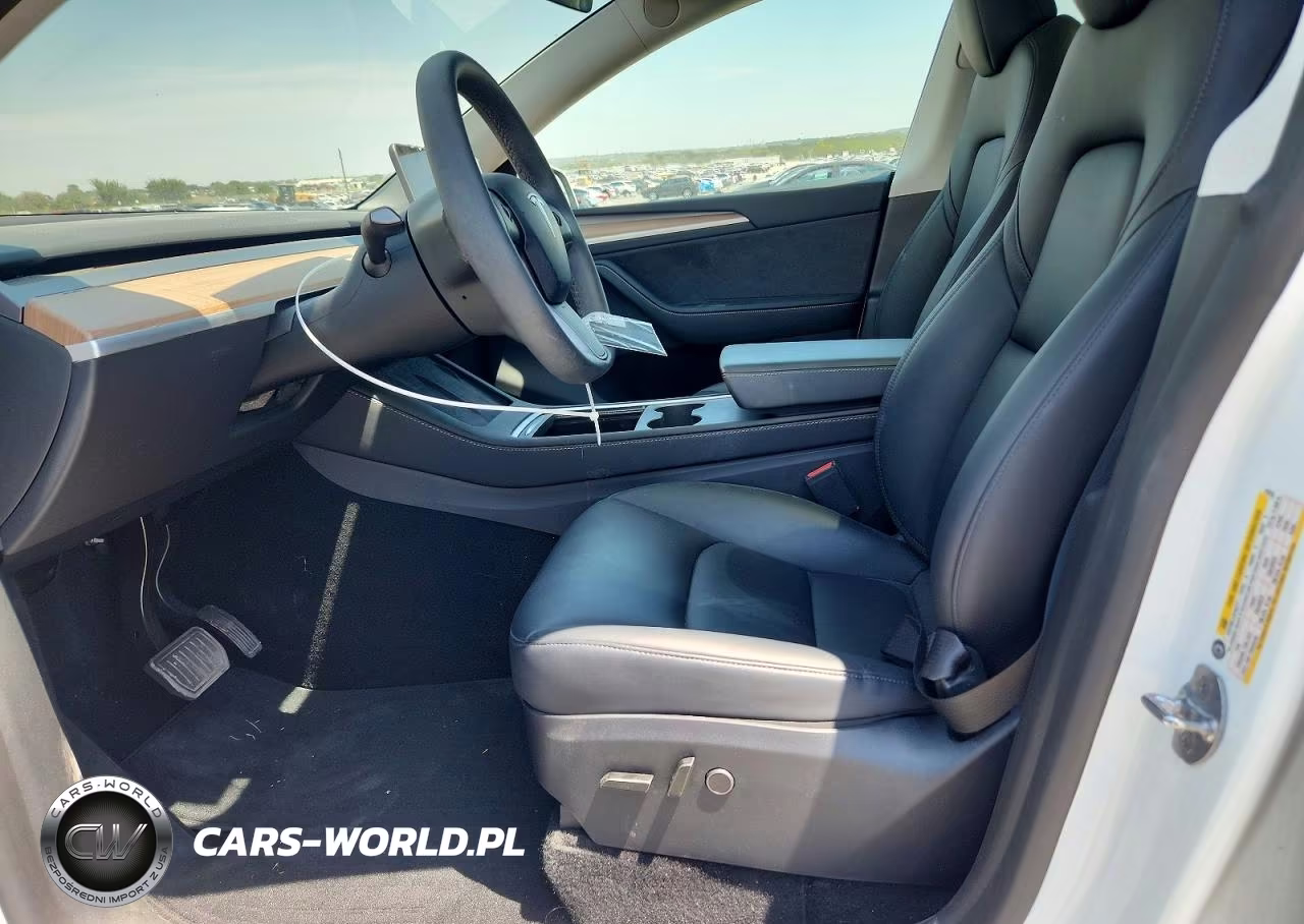 2025 Tesla Model Y VIN:7SAYGDED1SA378818 - 7