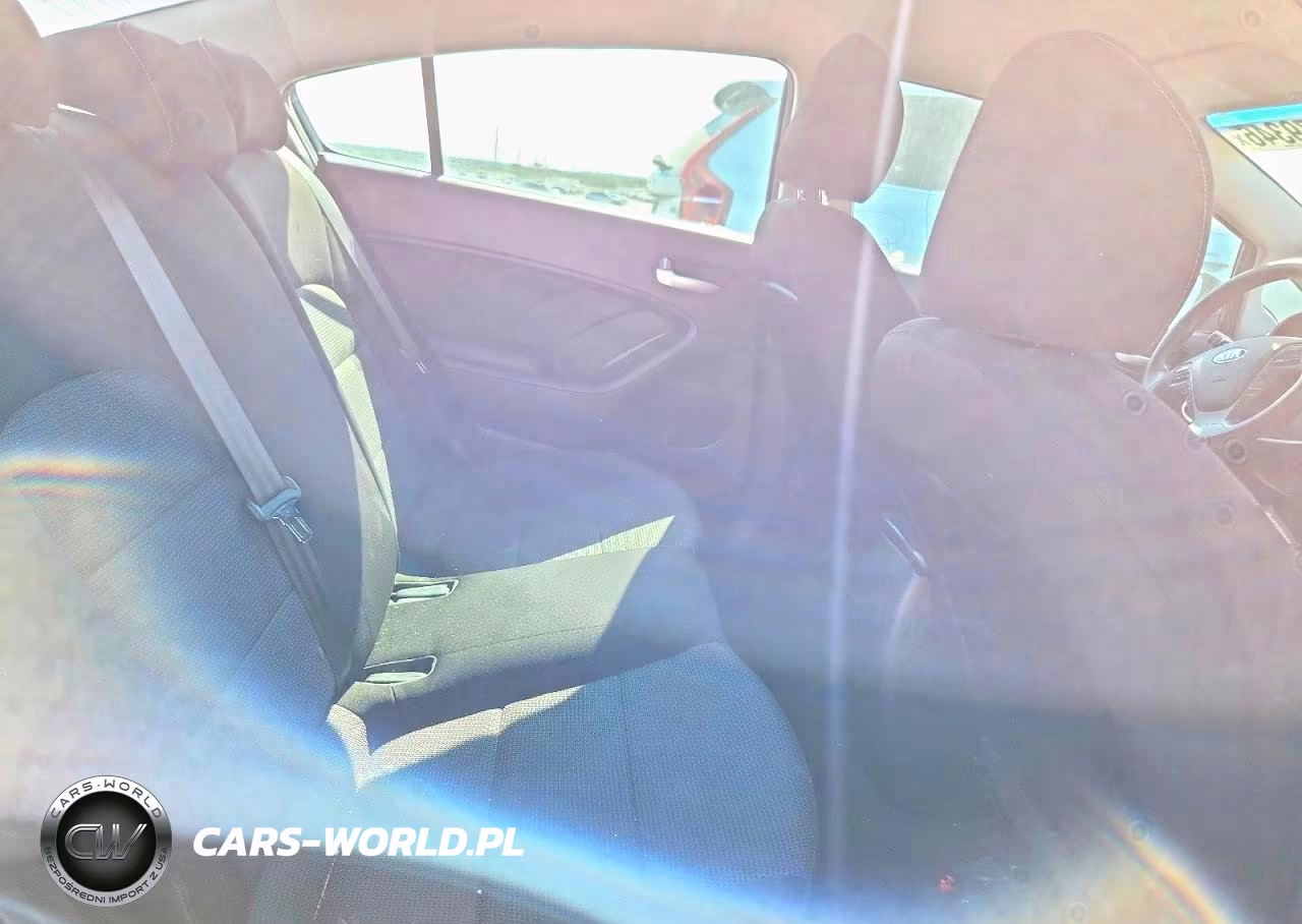 2018 Kia Forte Lx VIN:3KPFK4A70JE241329 - 10