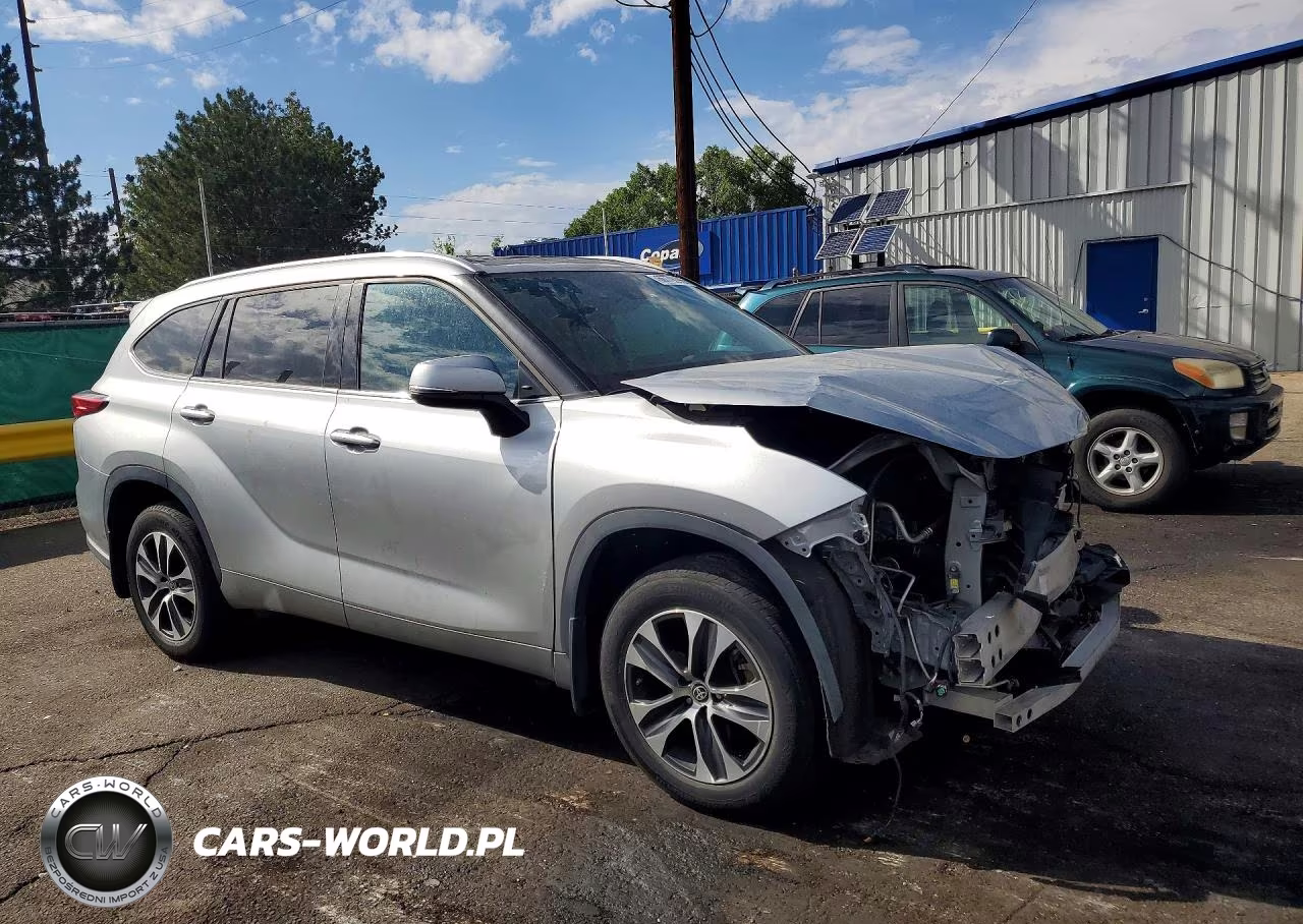 2022 Toyota Highlander Xle VIN:5TDGZRBH8NS569193 - 4