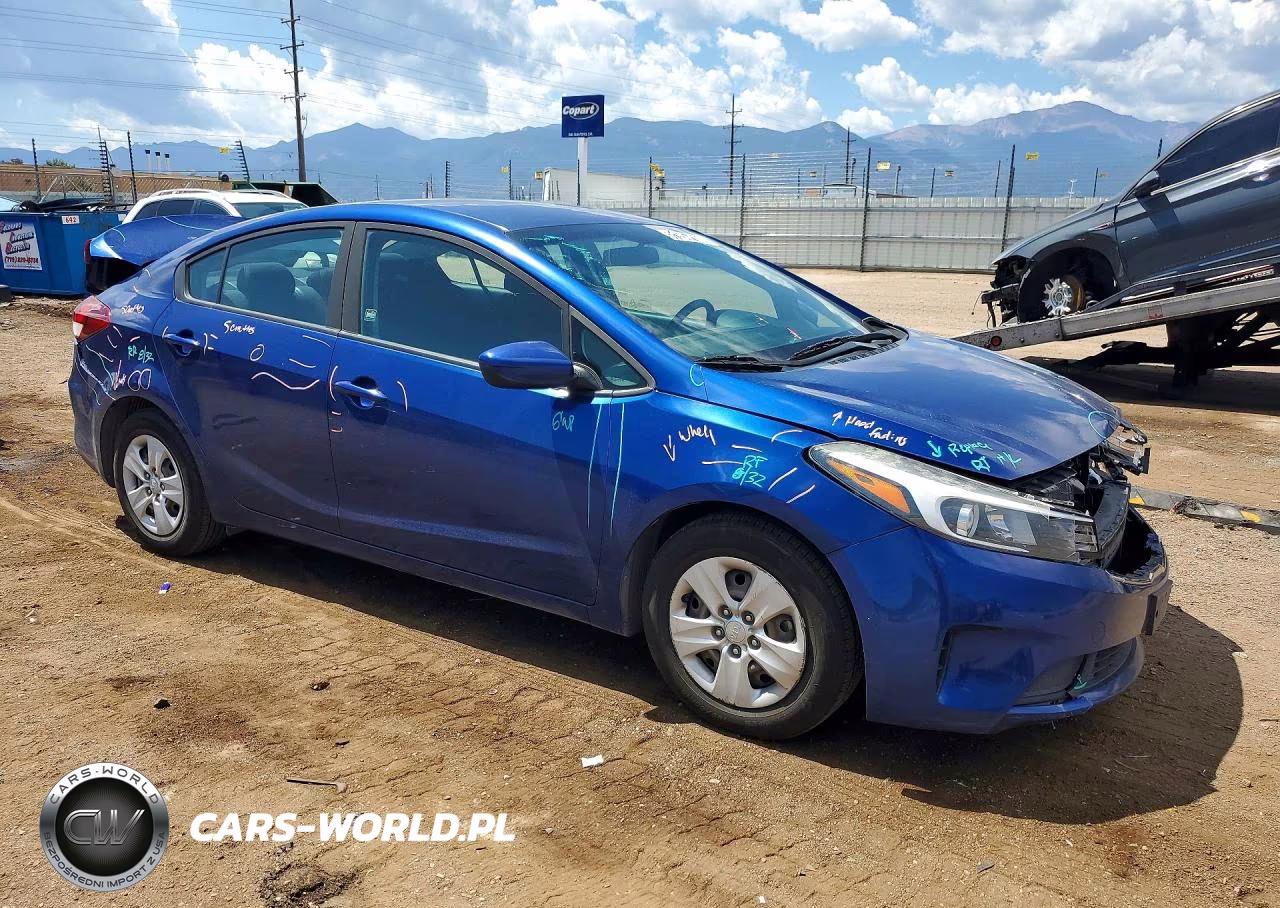 2018 Kia Forte Lx VIN:3KPFK4A79JE256735 - 4
