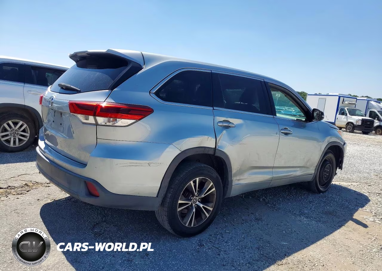 2018 Toyota Highlander Le VIN:5TDZARFH8JS040475 - 3