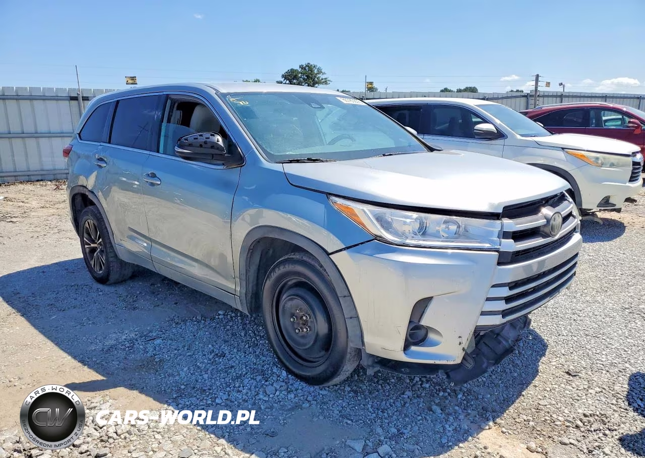 2018 Toyota Highlander Le VIN:5TDZARFH8JS040475 - 4