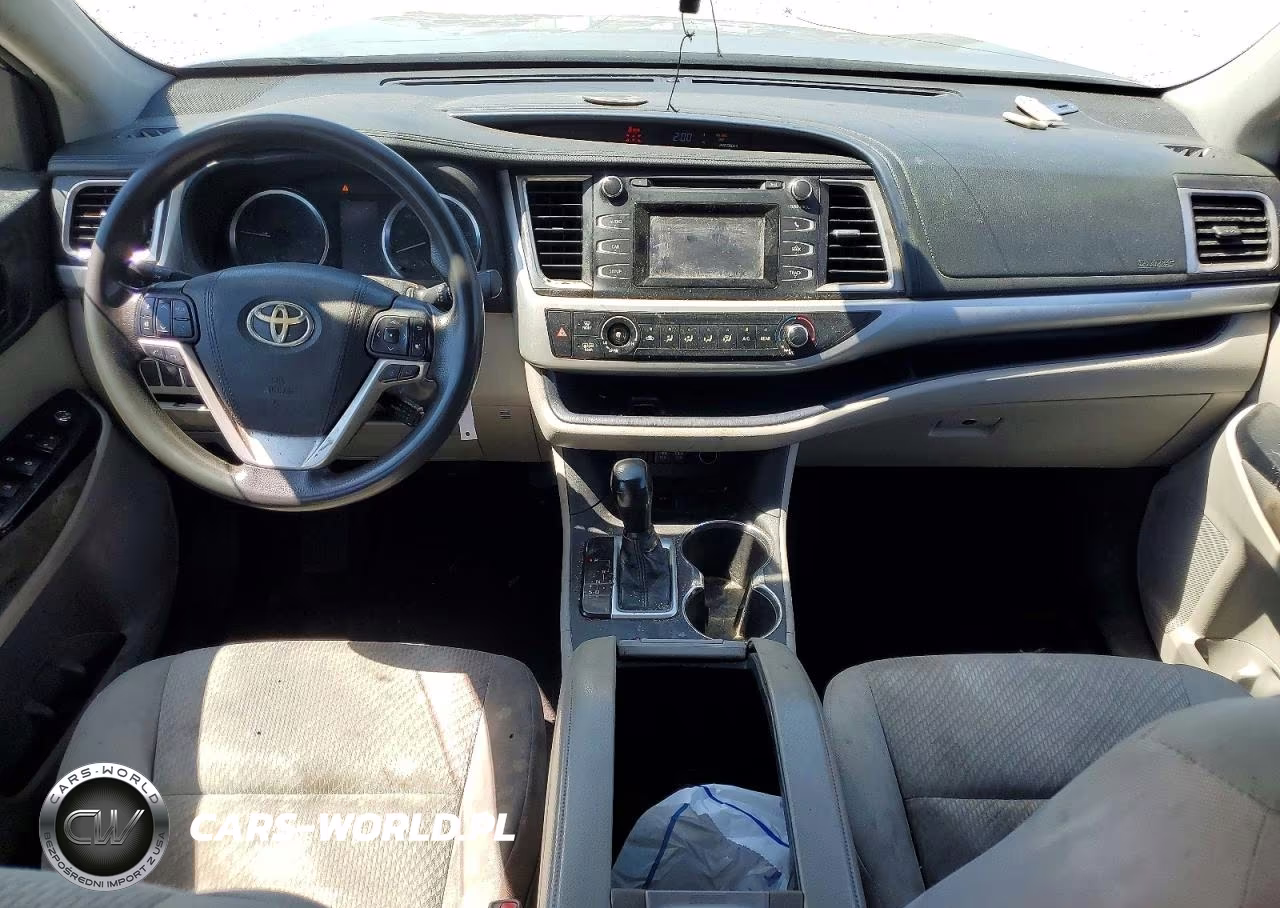 2018 Toyota Highlander Le VIN:5TDZARFH8JS040475 - 8
