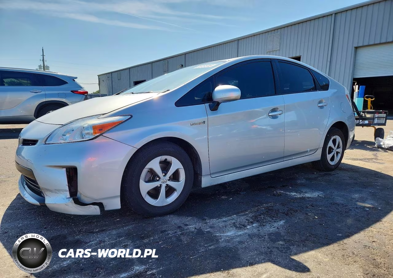 2014 Toyota Prius Three – zdjęcie 1 z 13