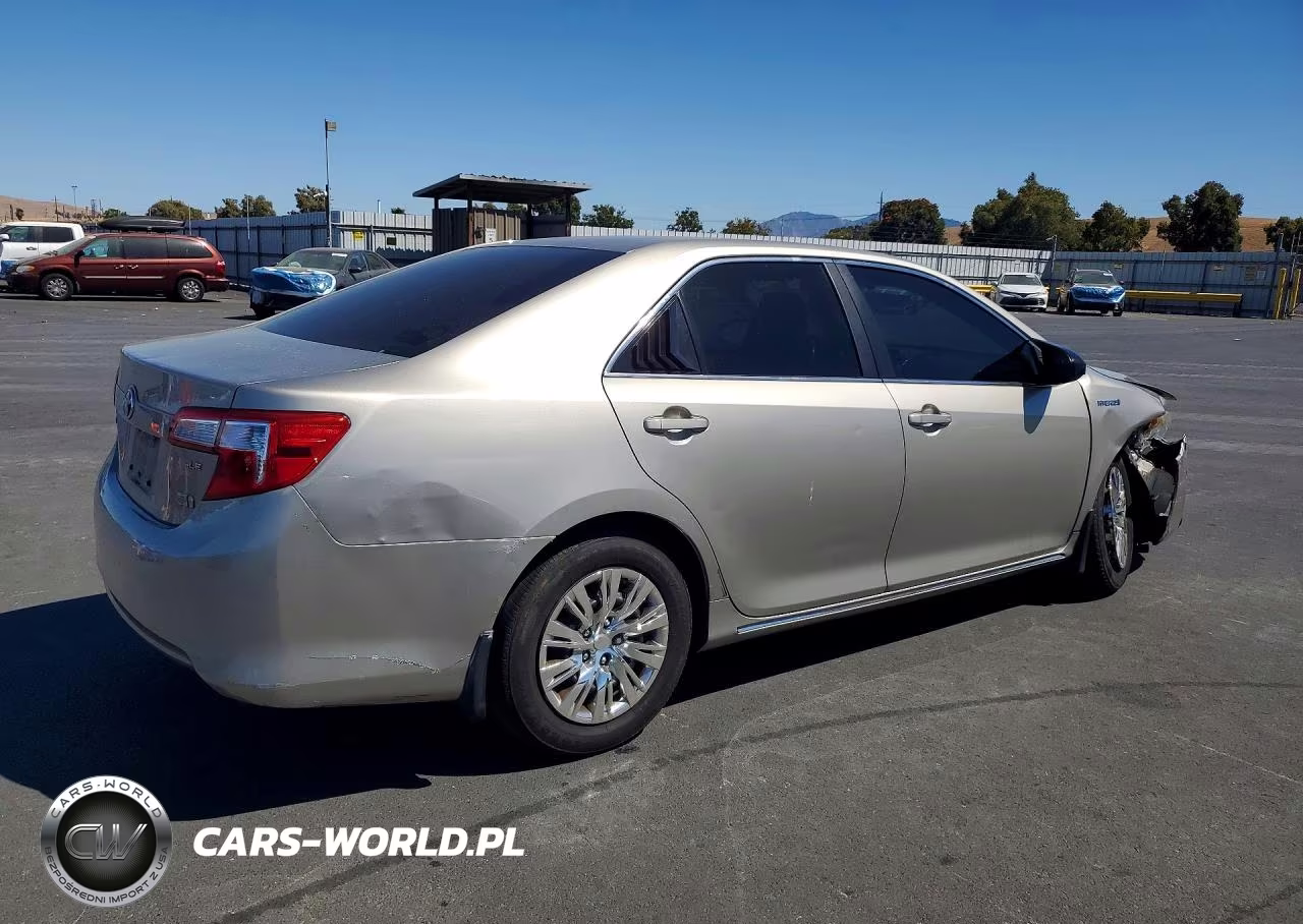 2013 Toyota Camry Hybrid Le VIN:4T1BD1FK4DU081834 - 3