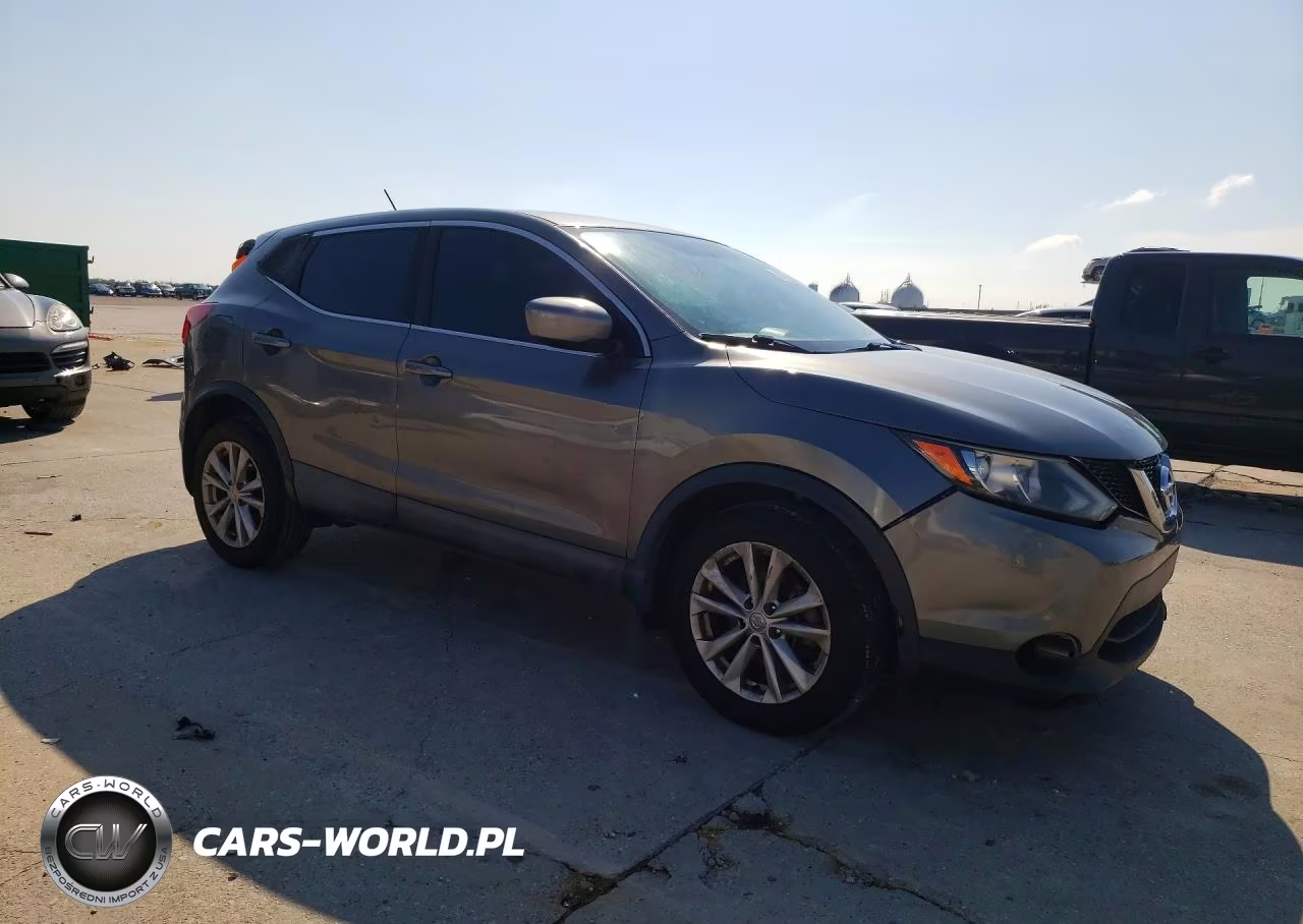 2017 Nissan Rogue Sport S VIN:JN1BJ1CPXHW014875 - 4
