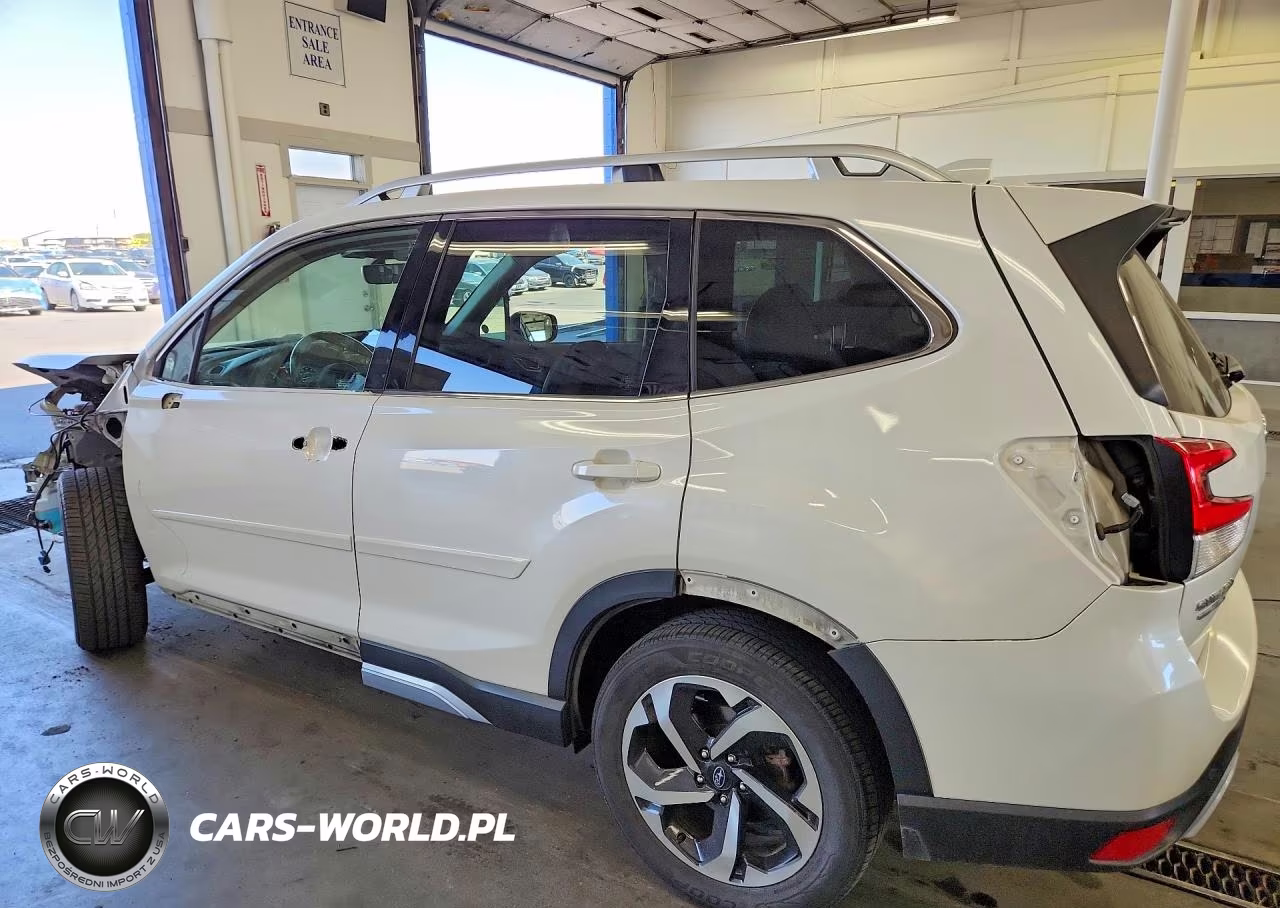 2022 Subaru Forester Touring VIN:JF2SKARCXNH433793 - 2
