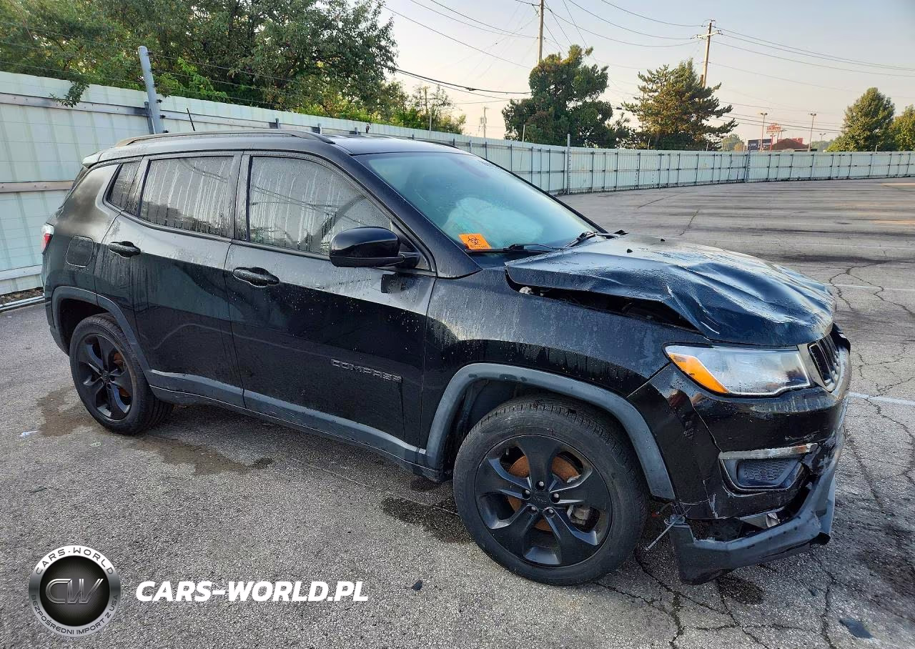 2018 Jeep Compass Latitude VIN:3C4NJCBB2JT461319 - 4