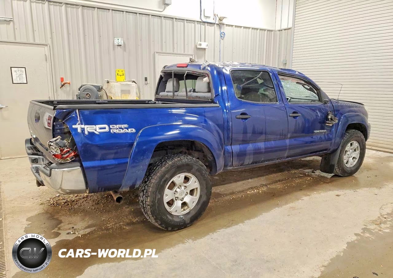 2015 Toyota Tacoma V6 VIN:3TMLU4EN0FM173486 - 3