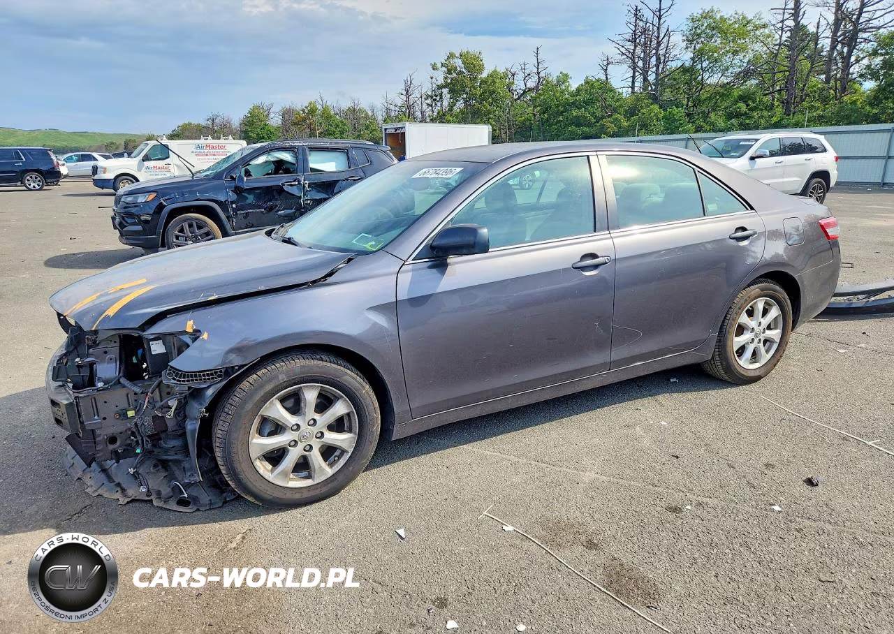 2011 Toyota Camry Le – zdjęcie 1 z 12