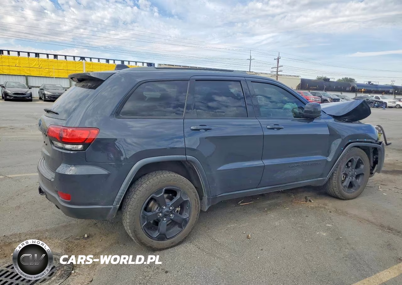 2018 Jeep Grand Cherokee Laredo VIN:1C4RJFAG0JC421333 - 3
