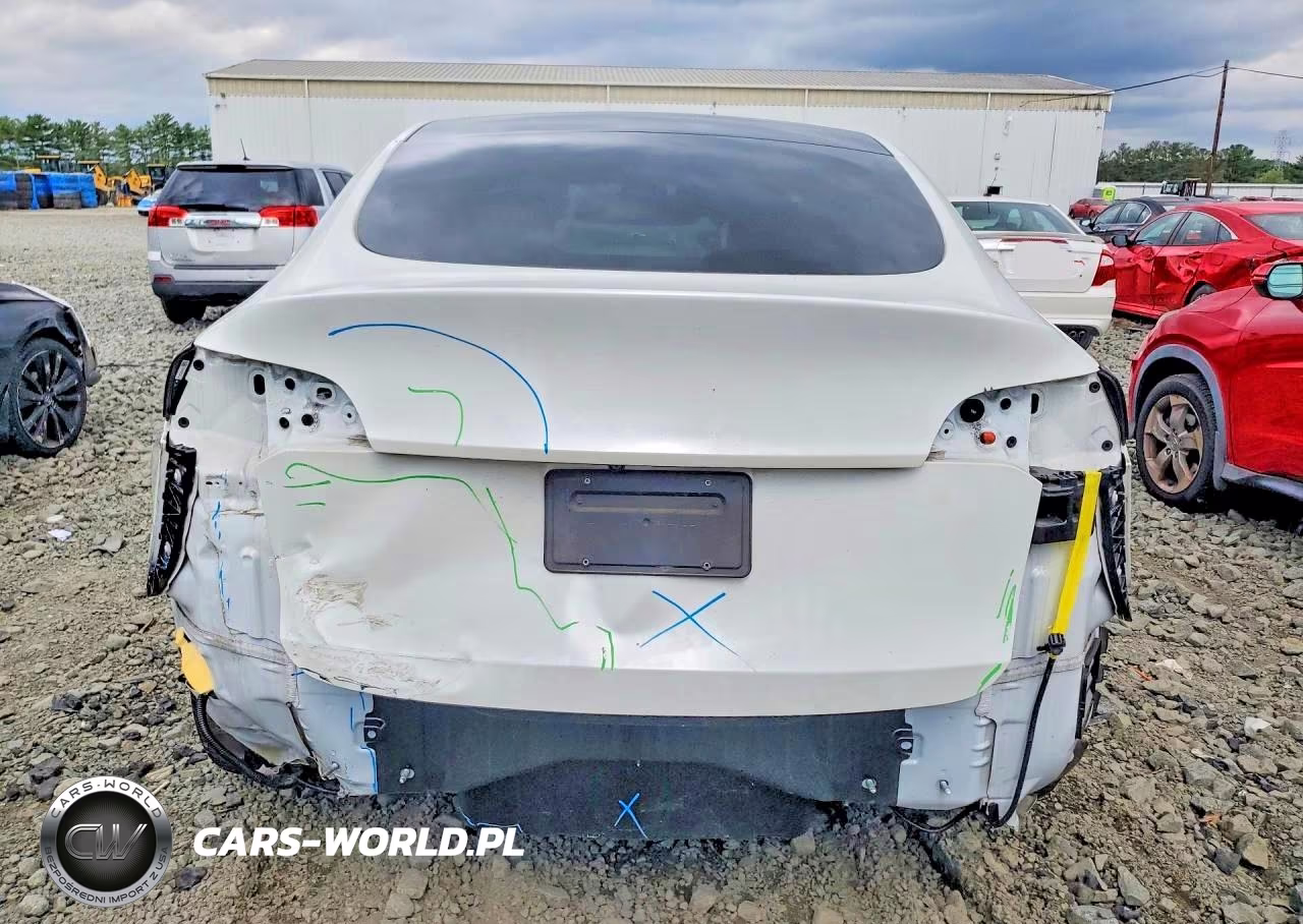 2023 Tesla Model Y VIN:7SAYGDEE9PA047744 - 6